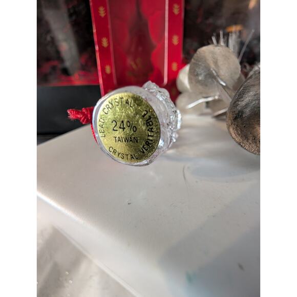 Wallace Lead Crystal Santa Ornament 24% Lead Glass Taiwan 1990s Vintage Holiday - Picture 6 of 9